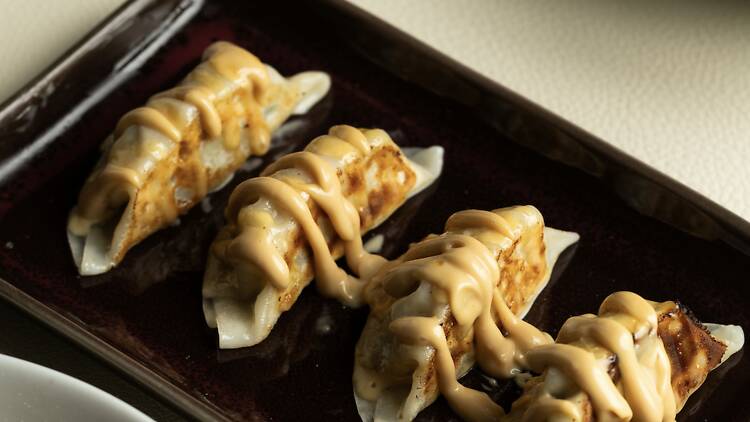 Gyozas de butifarra, Emocionar 