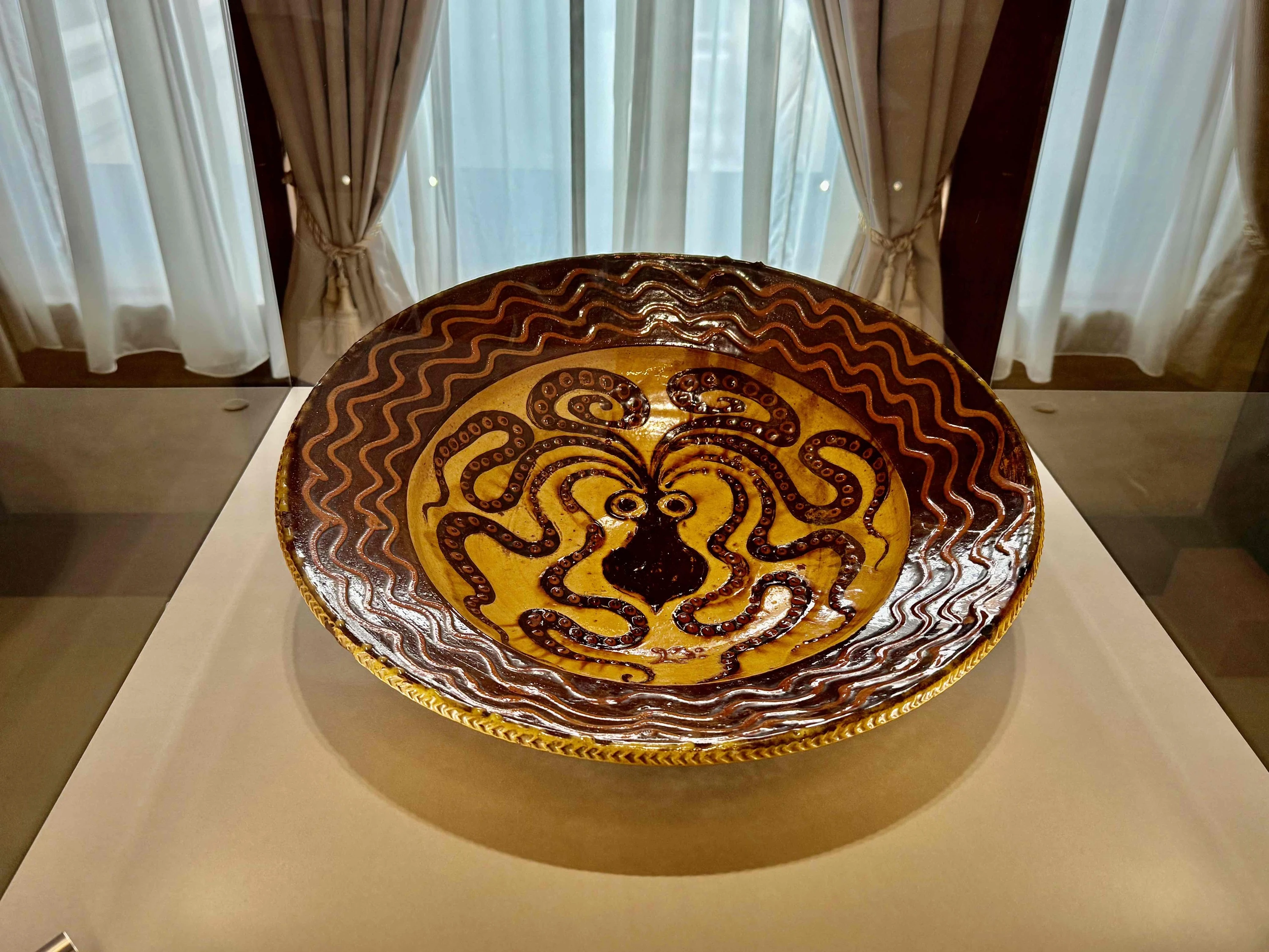 ルーシー・リー展―東西をつなぐ優美のうつわ―
