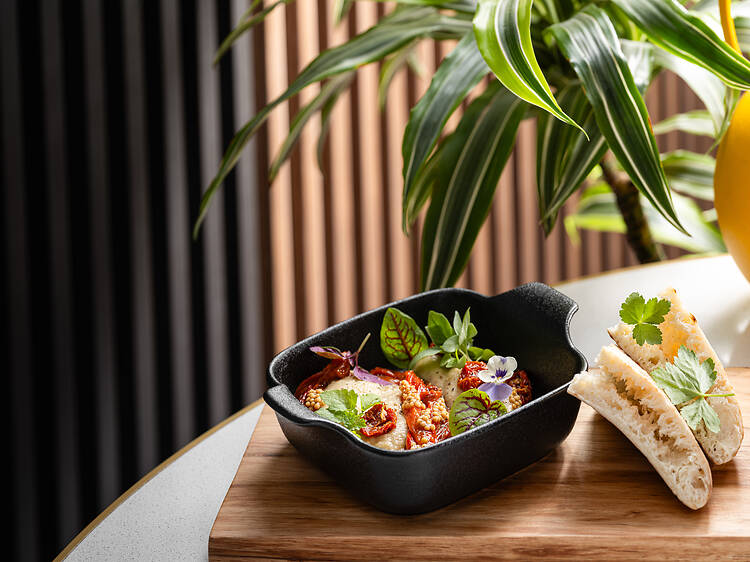 Füstös baba ghanoush, lazacos tagliatelle és levendulás Paloma: nyári menüre váltott az Axis
