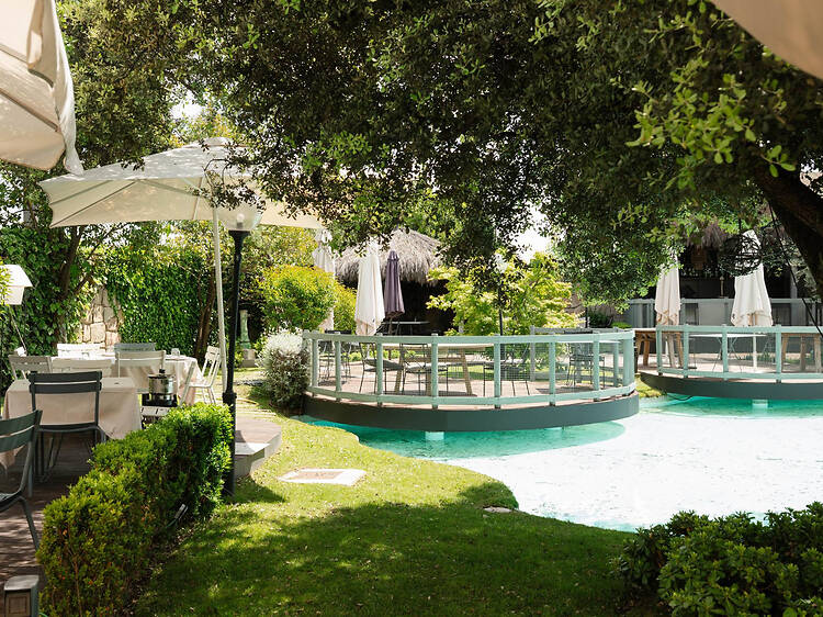 Los mejores restaurantes cerca de lagos, fuentes, piscinas y ríos en Madrid