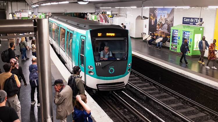 Canicule à Paris : le plan de la RATP pour rafraîchir ses métros et RER Canicule à Paris : le plan de la RATP pour rafraîchir ses métros et RER