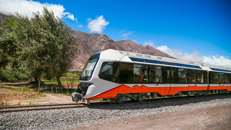 Por pueblitos jujeños en tren Por pueblitos jujeños en tren