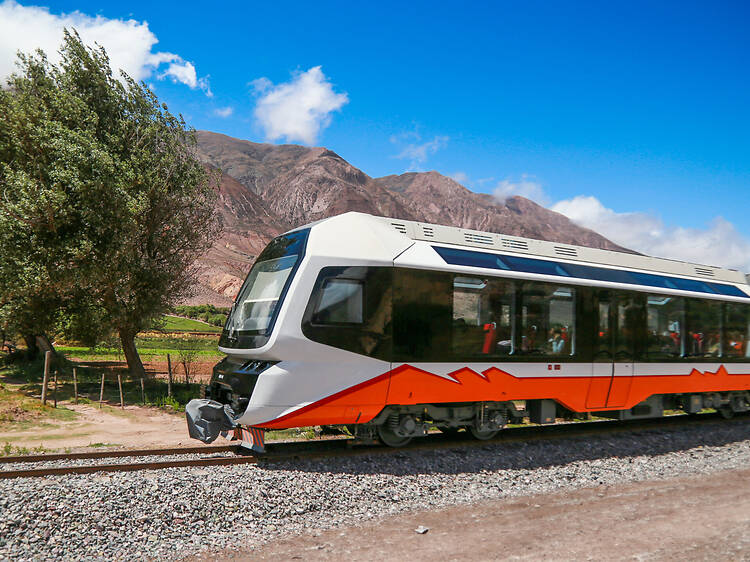 Por pueblitos jujeños en tren Por pueblitos jujeños en tren