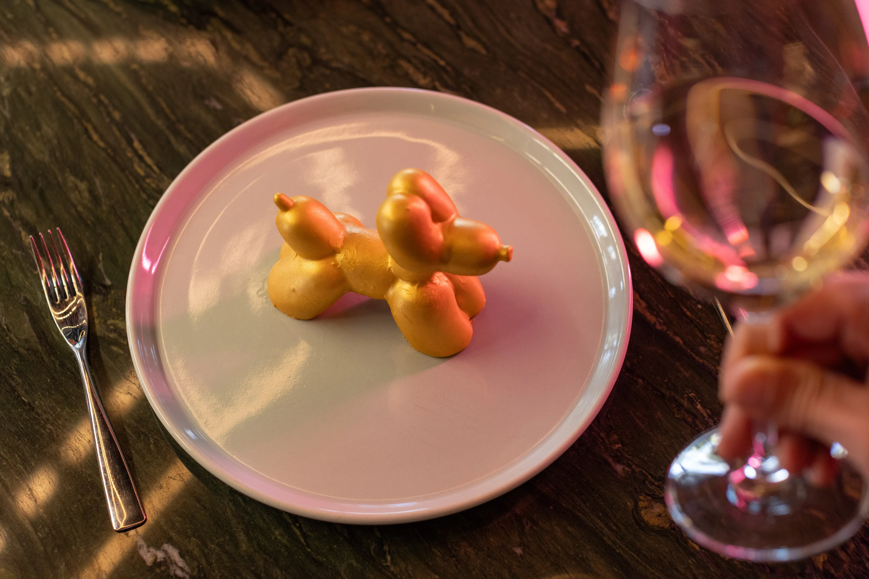 Dog-balloon-shaped dessert