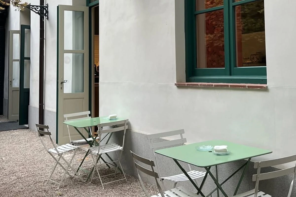 Caf&eacute; en el jard&iacute;n del Museo del Romanticismo