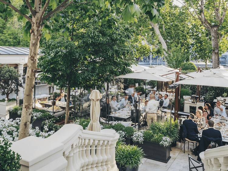 Mesas ocultas: los mejores patios escondidos para comer (y sorprender) en Madrid