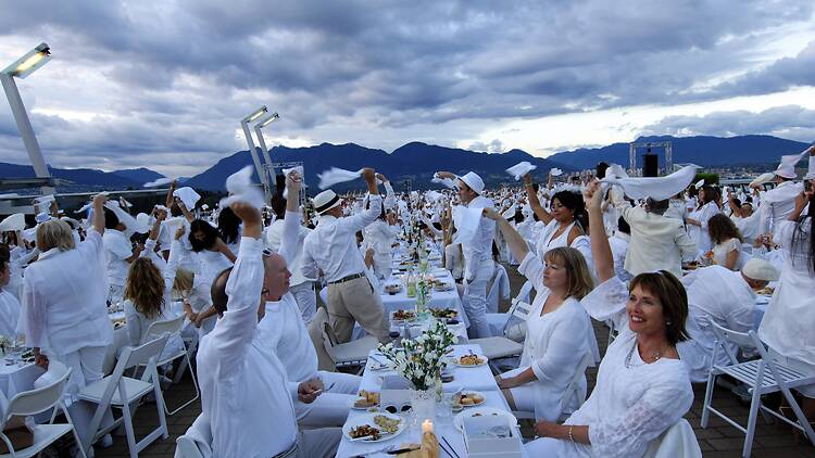 Dîner en Blanc 366526601