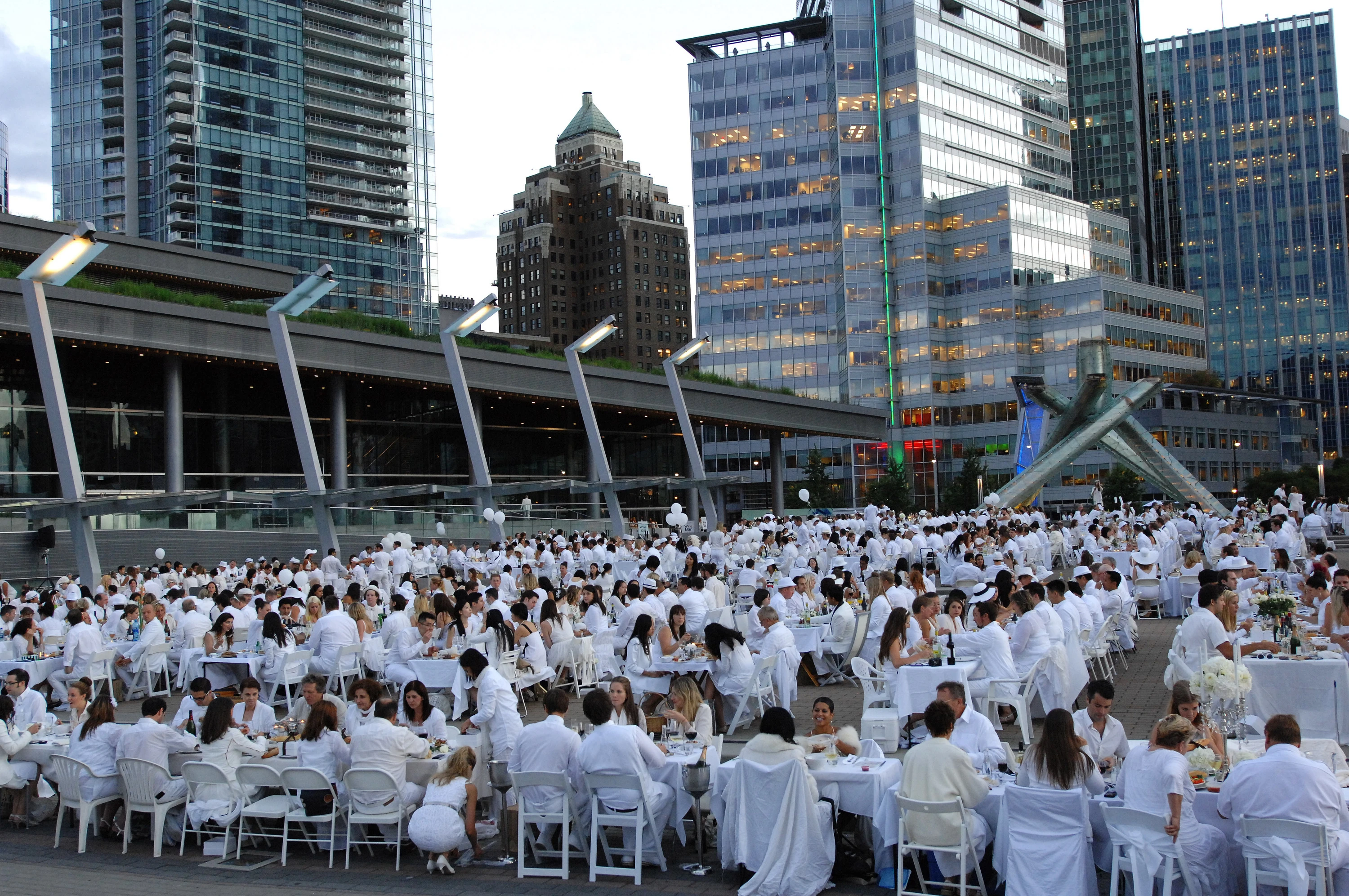 D&icirc;ner en Blanc Vancouver