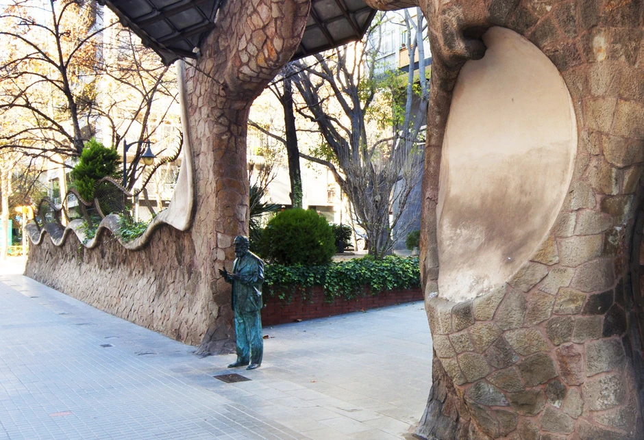 Portal de la Finca Miralles