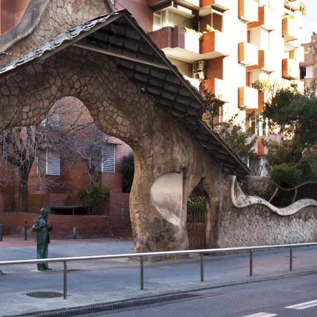 Portal de la Finca Miralles