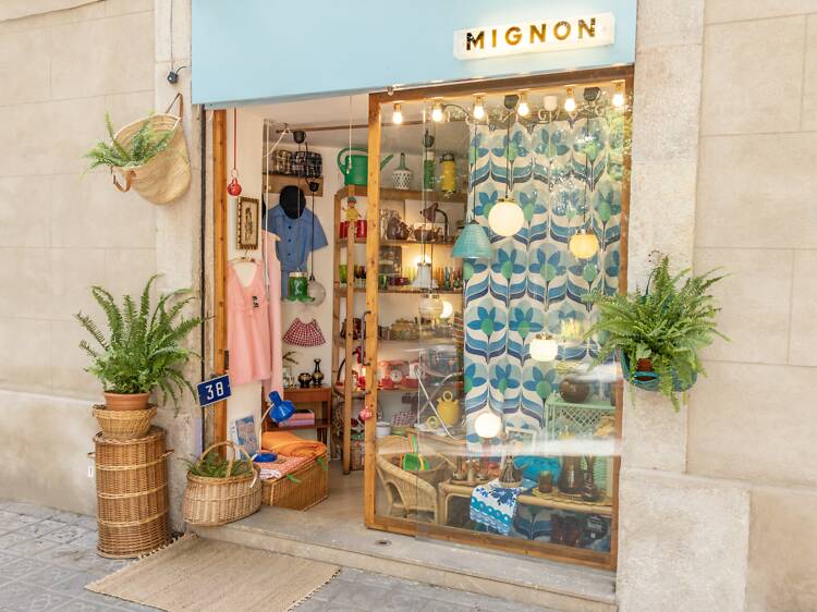 Las mejores tiendas de segunda mano y ropa vintage en Barcelona