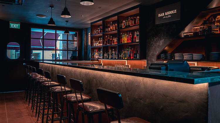 Bar Middle