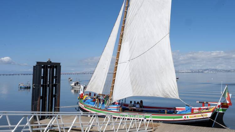 Bote Leão: na Ribeira das Enguias Bote Leão: na Ribeira das Enguias