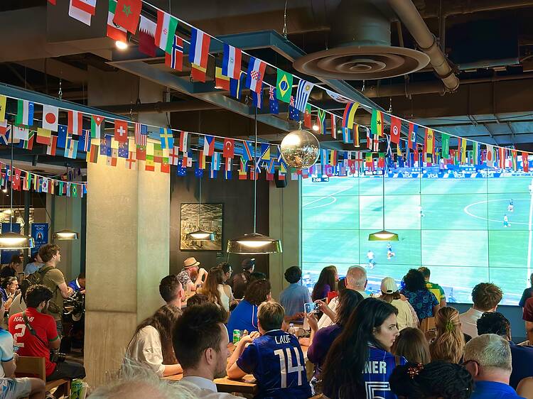 Experience the summer of soccer in Downtown Montréal with live matches, giant screens and all the excitement of game day Experience the summer of soccer in Downtown Montréal with live matches, giant screens and all the excitement of game day