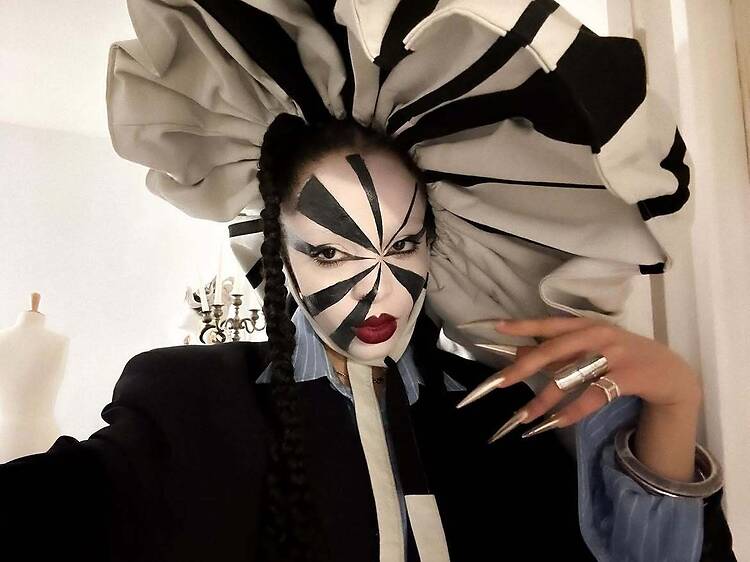 Regarder les épisodes de Drag Race avec les queens de la saison