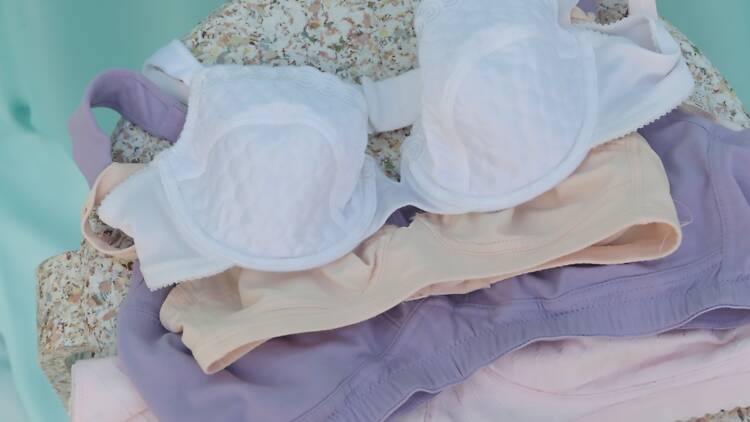 Canicule Club : le pop-up de lingerie vintage s'installe près du Canal Saint-Martin Canicule Club : le pop-up de lingerie vintage s'installe près du Canal Saint-Martin