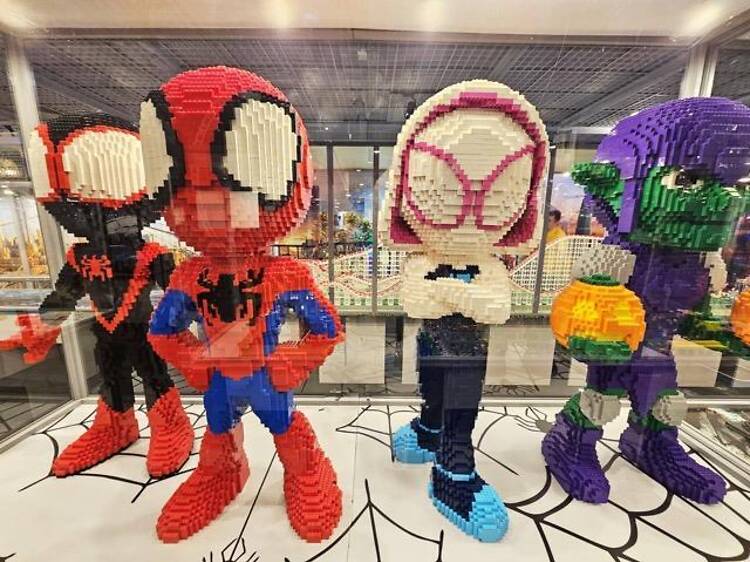 Visitar a maior exposição de modelos feitos com peças de LEGO da Europa