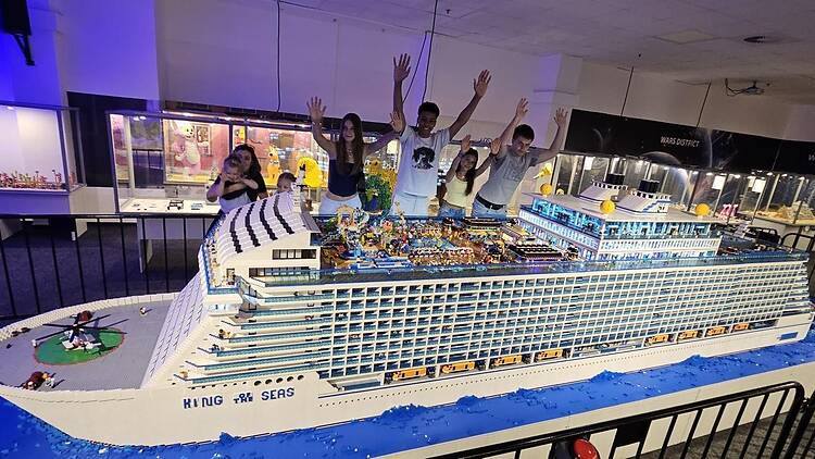 Visitar a maior exposição de modelos feitos com peças de LEGO da Europa