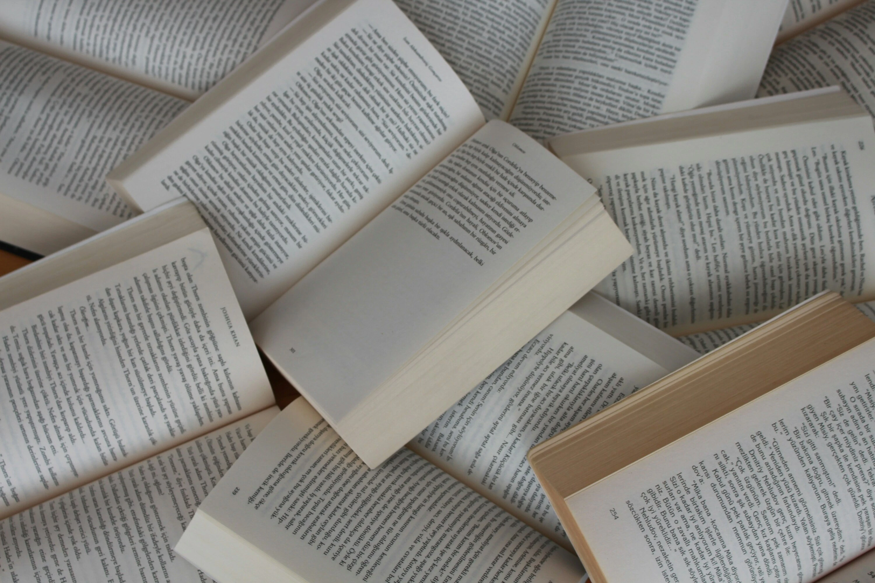 Enjoy an evening of fascinating stories from antiquarian bookseller James Findlay.