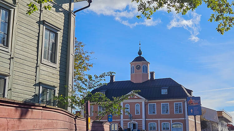 Ihastele Raatihuoneentoria ja käy museossa