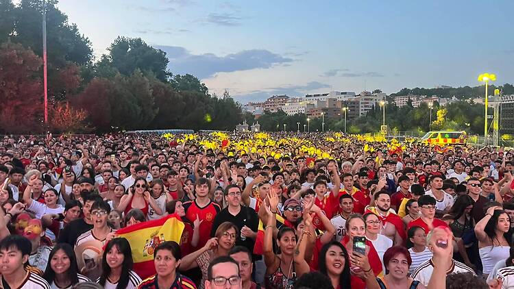 Ambiente en la Explanada del Rey durante el España-Bélgica