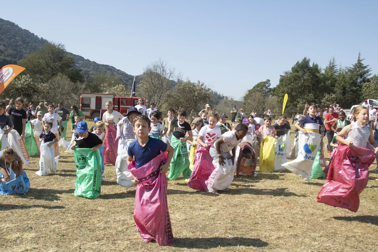 There's family-friendly entertainment throughout the day.