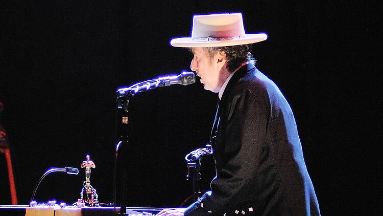 Bob Dylan performing live Bob Dylan performing live