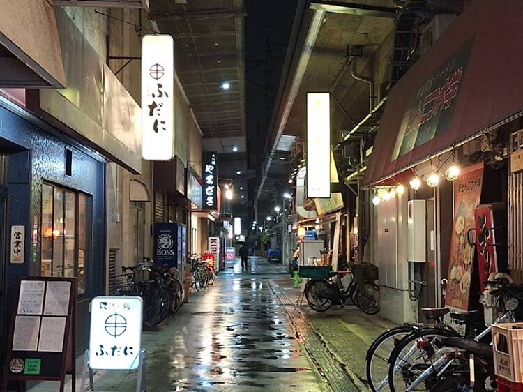 Wandering under the tracks between Kameari and Ayase Wandering under the tracks between Kameari and Ayase