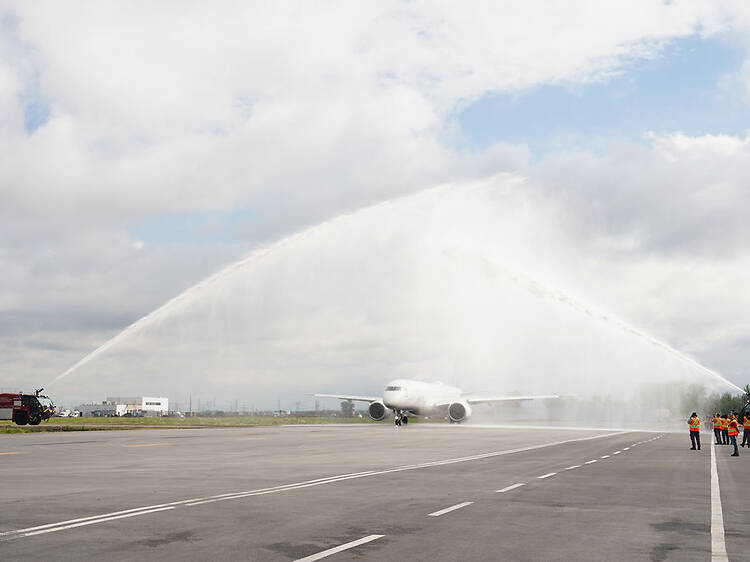 Plane crashes at Montrealâs new airportâeverything you need to know Plane crashes at Montrealâs new airportâeverything you need to know