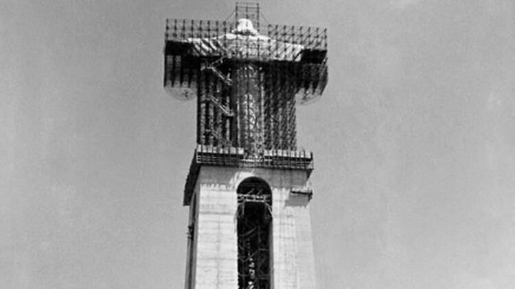 O Cristo-Rei em construção O Cristo-Rei em construção