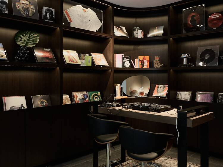 C P S เปิด Listening Room แห่งแรก เปลี่ยนร้านแฟชั่นให้เป็นพื้นที่ที่เสียงเพลงมีตัวตน C P S เปิด Listening Room แห่งแรก เปลี่ยนร้านแฟชั่นให้เป็นพื้นที่ที่เสียงเพลงมีตัวตน