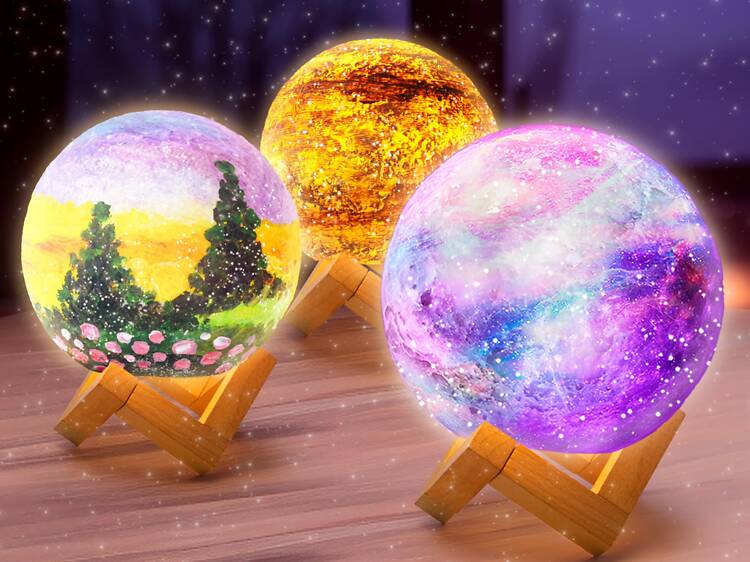 Paint your own moon lamp at Mrs B Bar & Table Paint your own moon lamp at Mrs B Bar & Table