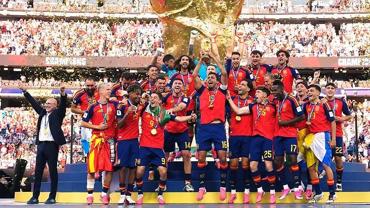 La Selección Española levantado el trofeo La Selección Española levantado el trofeo