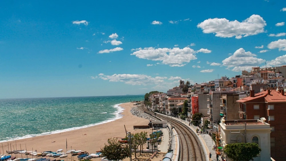 Tram de la platja de Sant Pol de Mar on est&agrave; situada Cuina Burger 