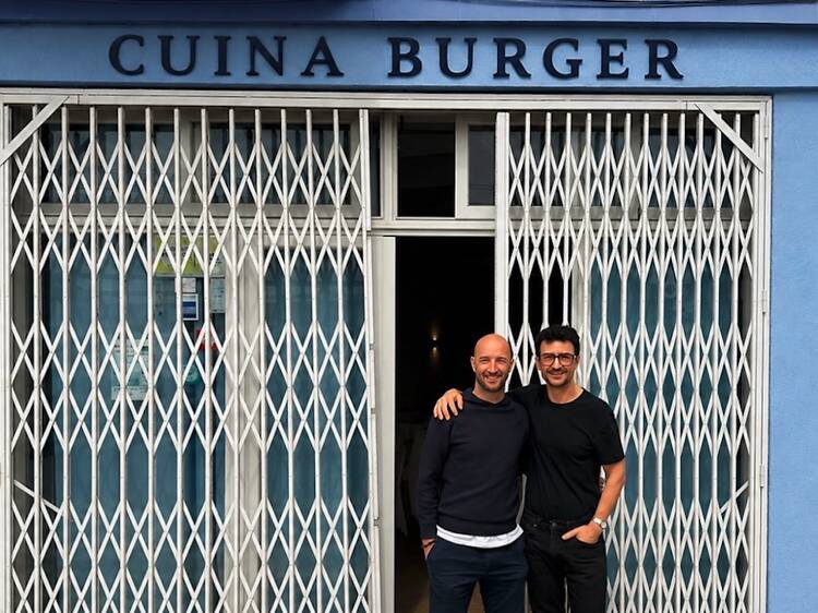 Un dels grans cuiners de Catalunya obre una hamburgueseria (i és en una de les platges més boniques del litoral barceloní)