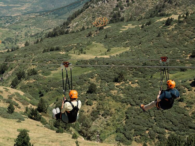 Es posa en marxa la tirolina doble més llarga de Catalunya, de 1.220 metres i amb vistes espectaculars dels Pirineus