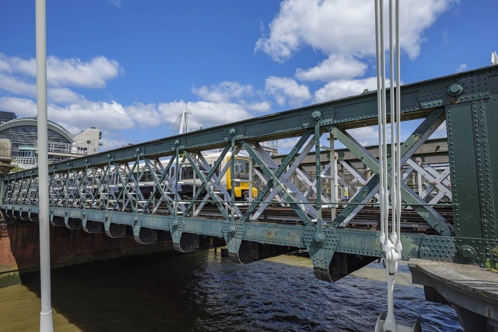 Train passing over Hungerford Bridge