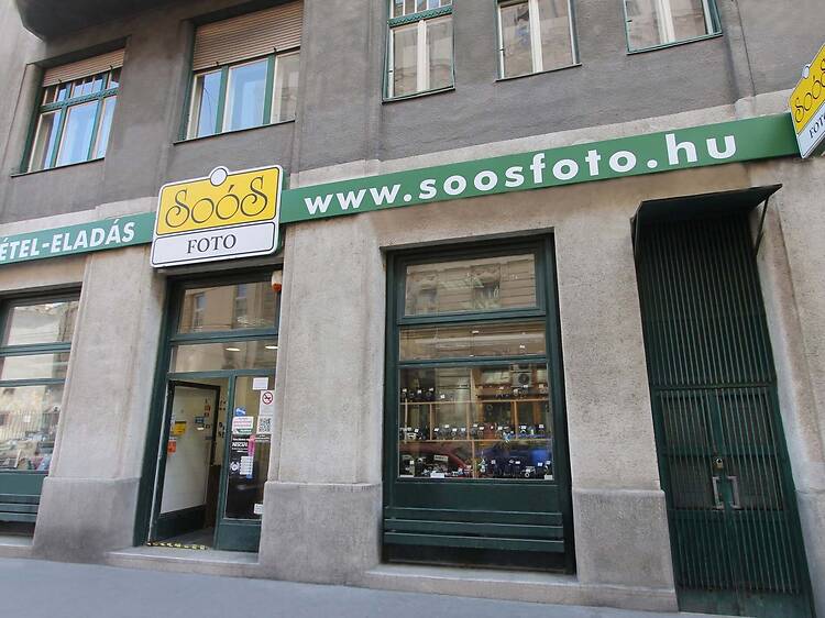 Több mint 50 év után bezár Budapest legendás fotós üzlete: július végéig még benézhetsz