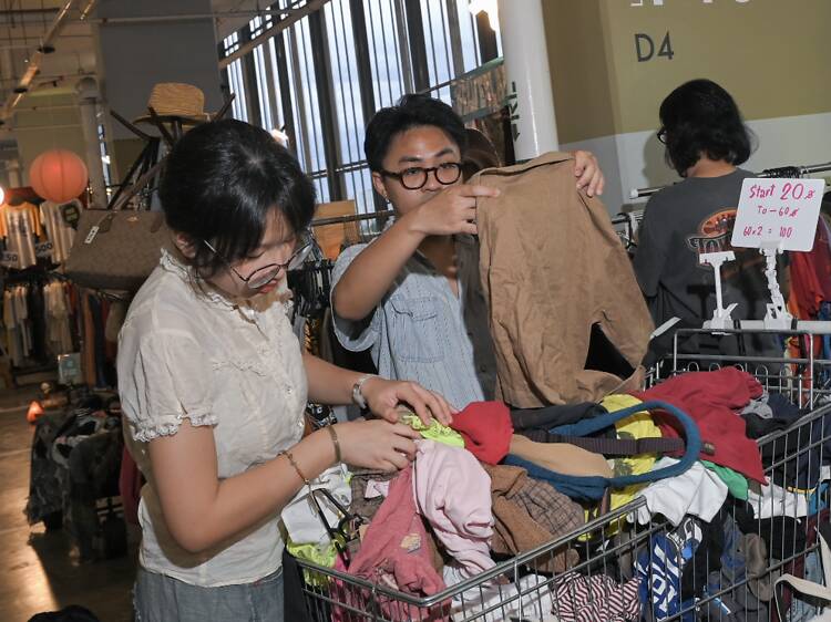 ตลาดนัดสุดชิลบนลานจอดรถกลับมาอีกครั้งกับ ‘เท Level 10’ ที่ S-Oasis จตุจักร ตลาดนัดสุดชิลบนลานจอดรถกลับมาอีกครั้งกับ ‘เท Level 10’ ที่ S-Oasis จตุจักร