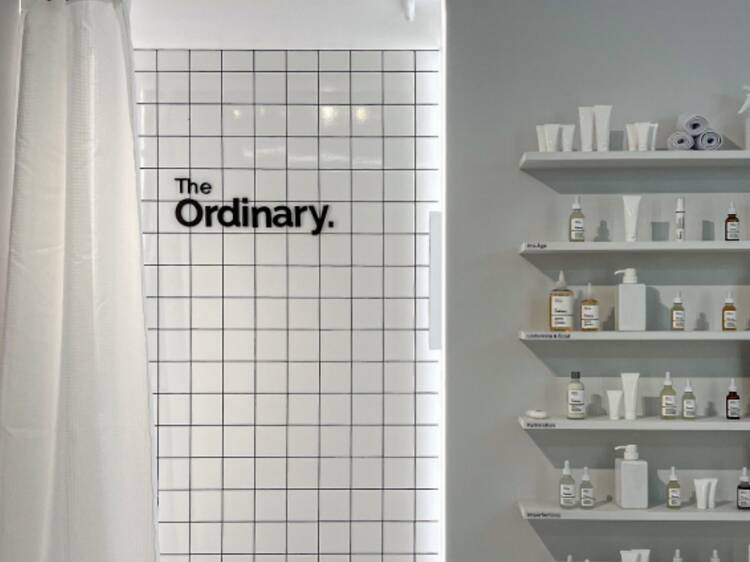 La marque de skincare à petits prix The Ordinary va ouvrir sa première boutique à Paris