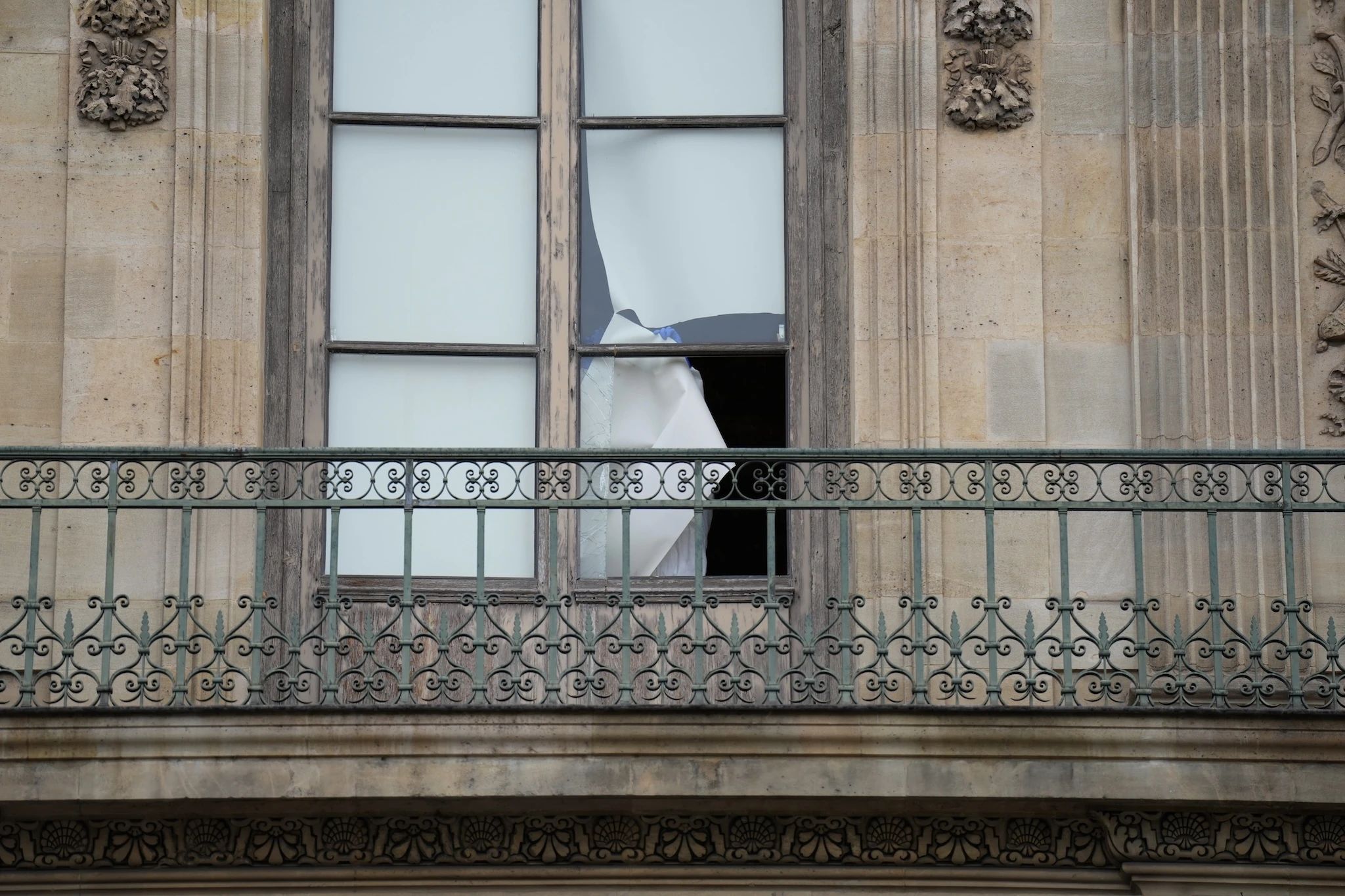 The window of the Apollo Gallery after the heist