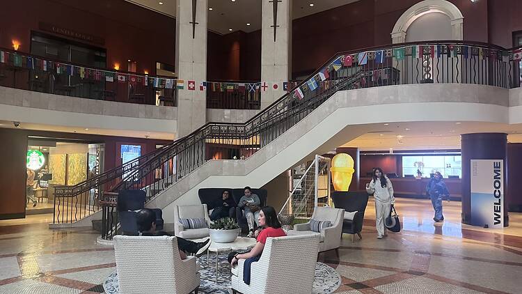 Lobby picture of the InterContinental Chicago Magnificent Mile