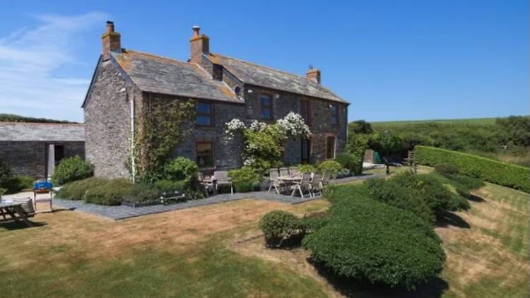 Huge farmhouse for group stays in Penrose countryside Huge farmhouse for group stays in Penrose countryside