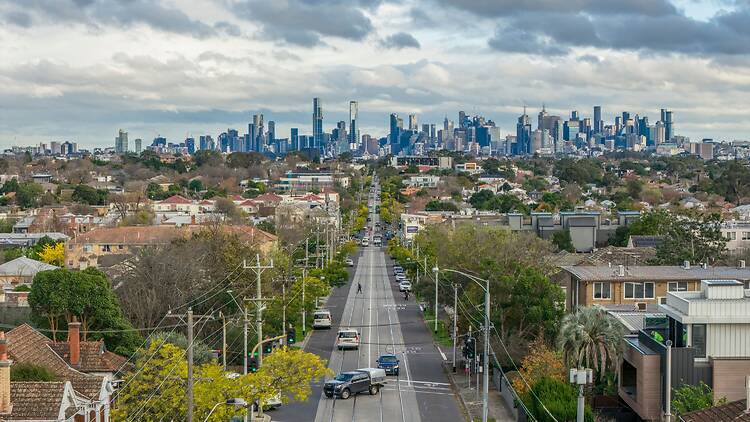 Melbourne Melbourne's skyline and surrounding suburbs.