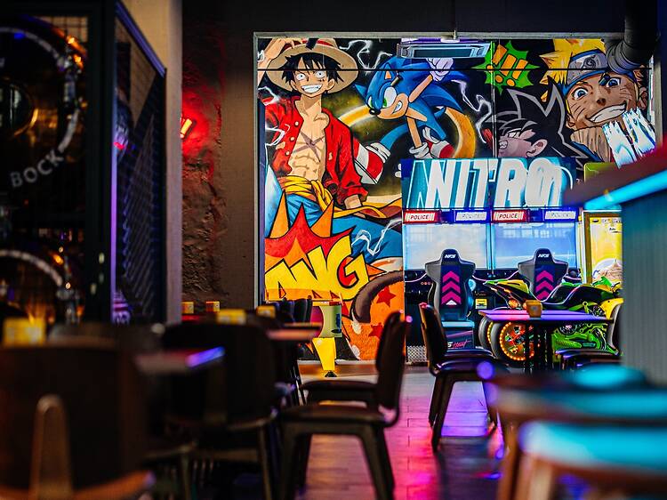 Já conhece o 1UP? O novo bar arcade do Porto tem jogos, cocktails e comida para partilhar Já conhece o 1UP? O novo bar arcade do Porto tem jogos, cocktails e comida para partilhar