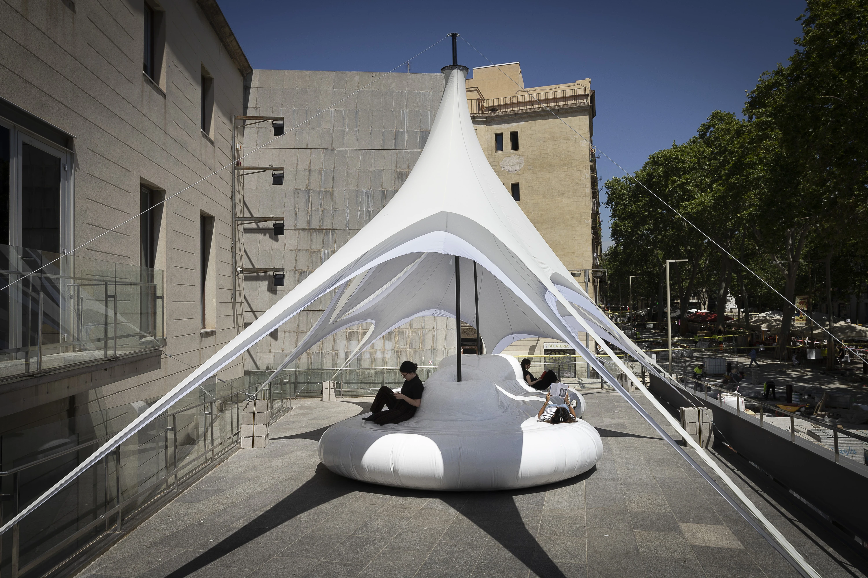 Refugi clim&agrave;tic a l'Arts Santa M&ograve;nica