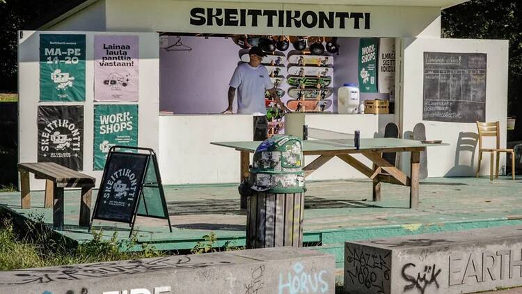10 Aug: Try skateboarding at Skeittikontti, Eläintarha Skatepark
