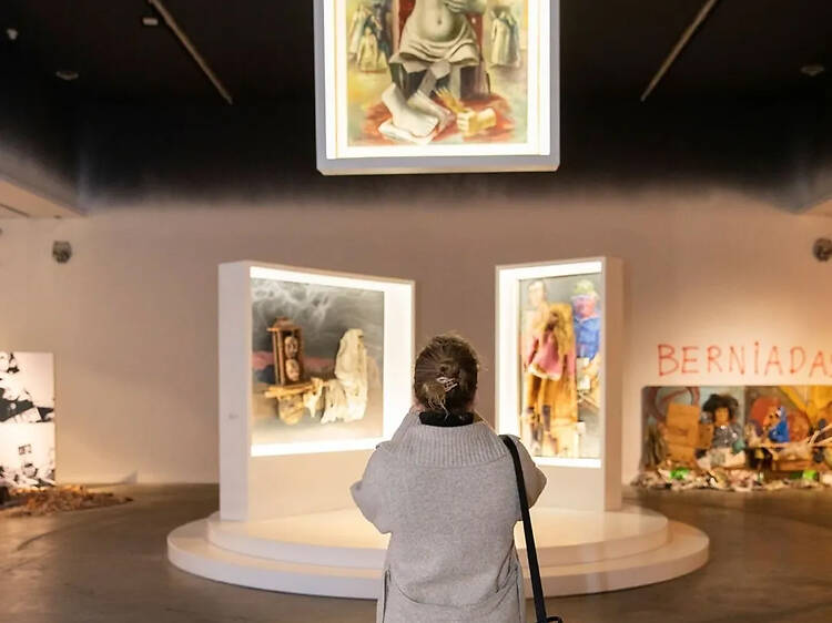Visit the Recoleta Cultural Center Visit the Recoleta Cultural Center
