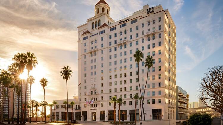 Fairmont Breakers Long Beach at sunrise.
