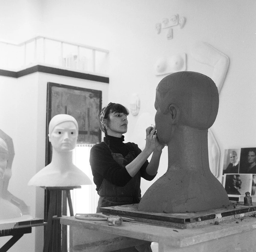 Au Petit Palais, une exposition gratuite de la sculptrice Prune Nourry pour rendre hommage &agrave; 18 pionni&egrave;res de l&rsquo;art
